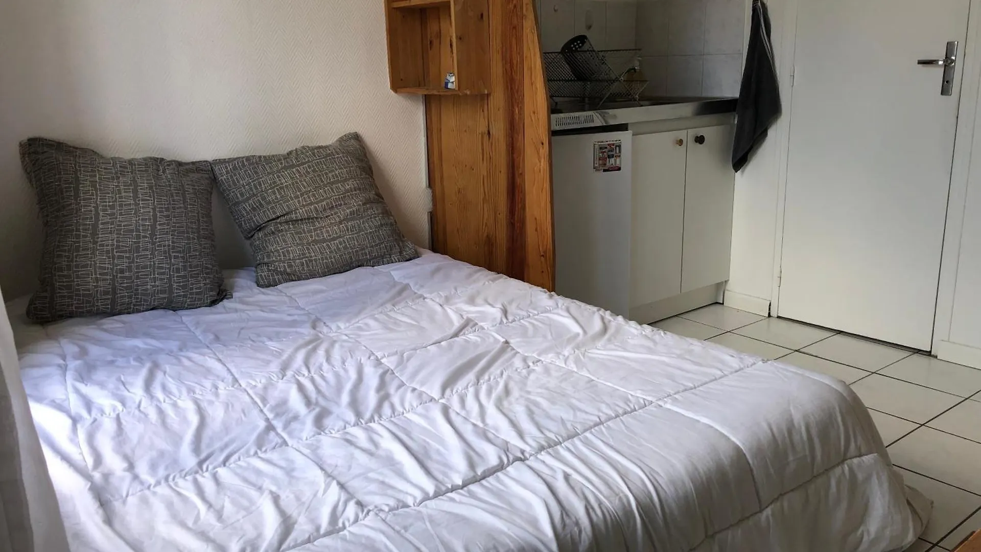 Charmant Studio A Belleville Paris 0*,